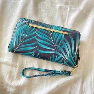 Steve Madden palm wallet